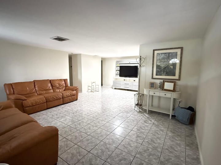 3 Bedroom 2.5 Bathroom - New Port Richey, FL