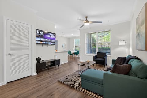 Successful Airbnb property: Spacious 1BR Apt/Gym/Pool/Close 2 Beaches and Mayo in Sans Pareil