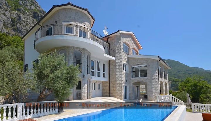 Lakonic Villa - Montenegro