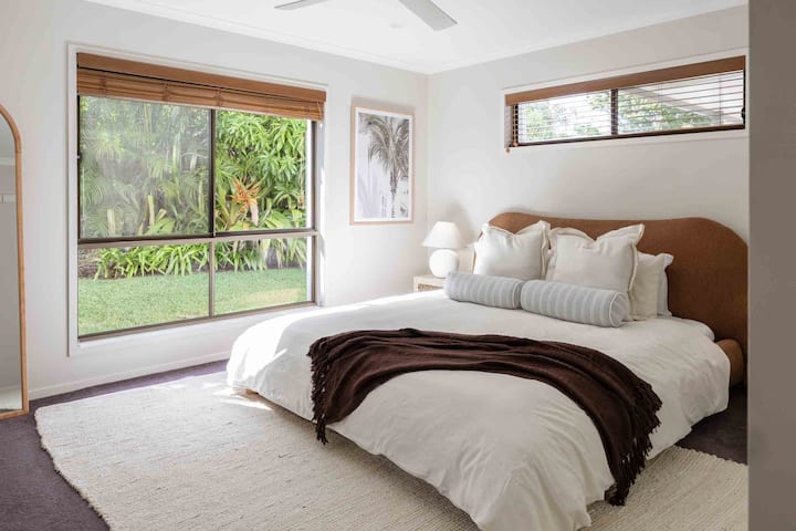 Walk To Beach | Pet Friendly | Stylish Design - Coolum Beach