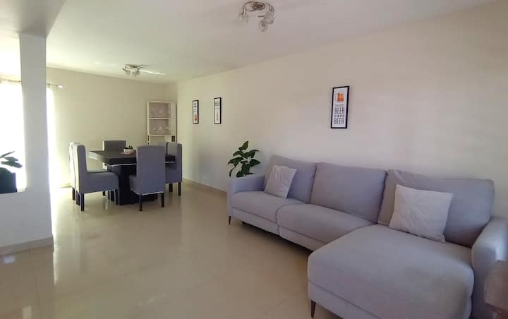 Luxury House, Amplios Espacios Con Cochera Cerrada - エル・パソ, TX