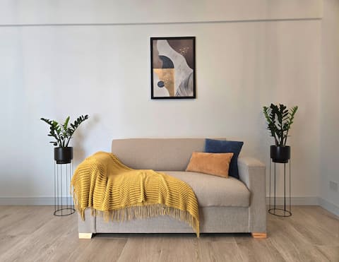 Successful Airbnb property: Modern Quiet Studio in Almagro | 44 m² | Pool, Gym in Comuna 5