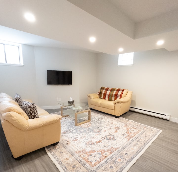 Basement Apartment 2 In Beautiful Mansion - Thunder Bay