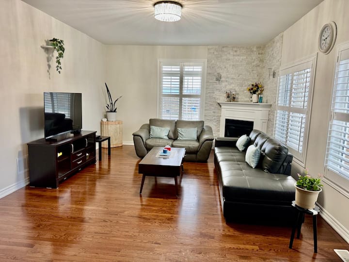 Elegant Spacious Retreat • 15 Mins From Yyz. - Brampton