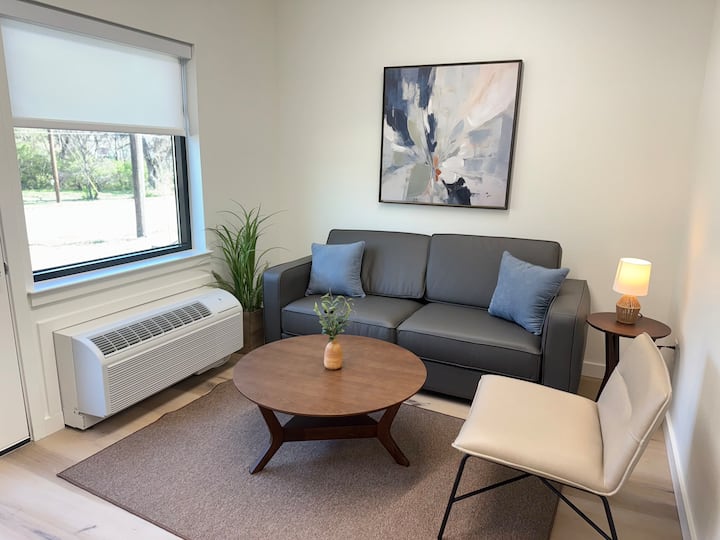 New Modern Apartment With Fast Wi-fi/ Monthly Stay - Fayetteville, AR