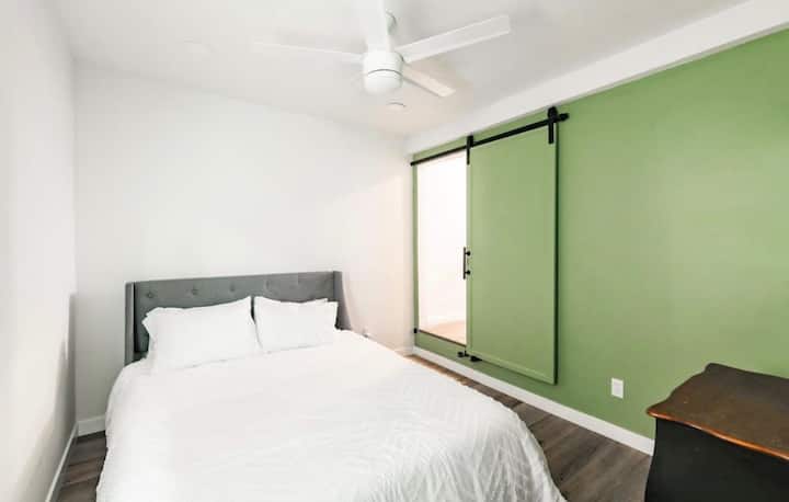 Stylish 1br Guest House | Close To Downtown - San Diego, CA