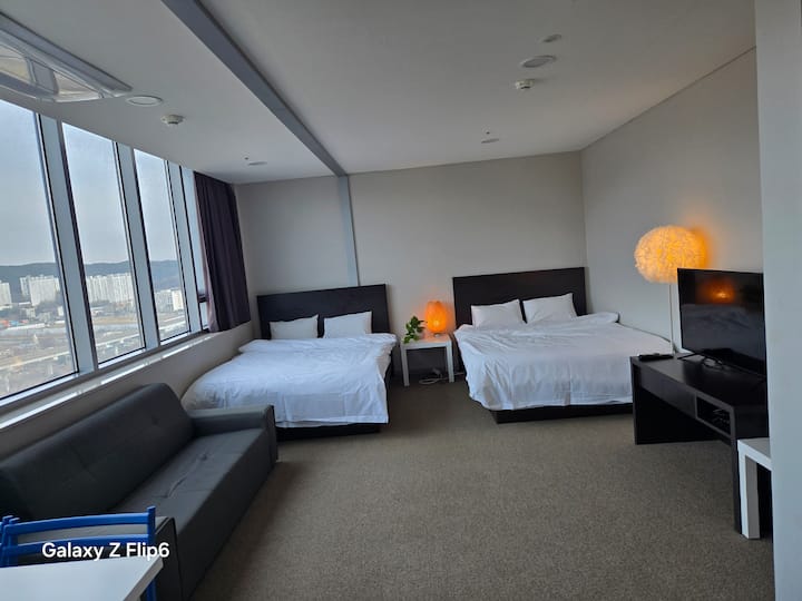 [The편안19 트리니Hotel 용인] 신규할인 에버랜드 가족여행 더블침대2개/4인가능 - 포곡읍