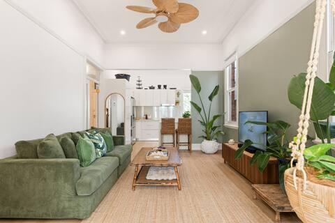 Top performing Airbnb: Elegant Victorian Oasis in Exclusive Glebe Estate in Glebe