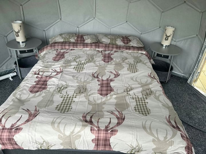 Glamping Dome - External Toilet And Shower - Lochcarron