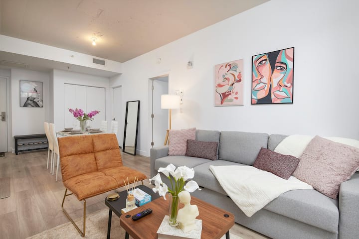 Elegant 1br Suite • Indoor Parking• 6 Guests - Montreal