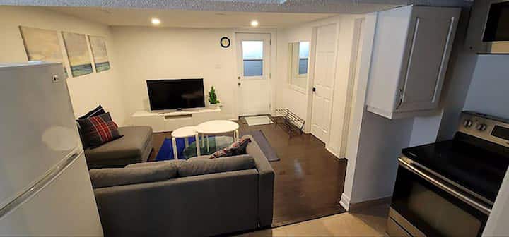 Walkout Basement Apartmen 1 Bedroom+den. Free Park - Vaughan
