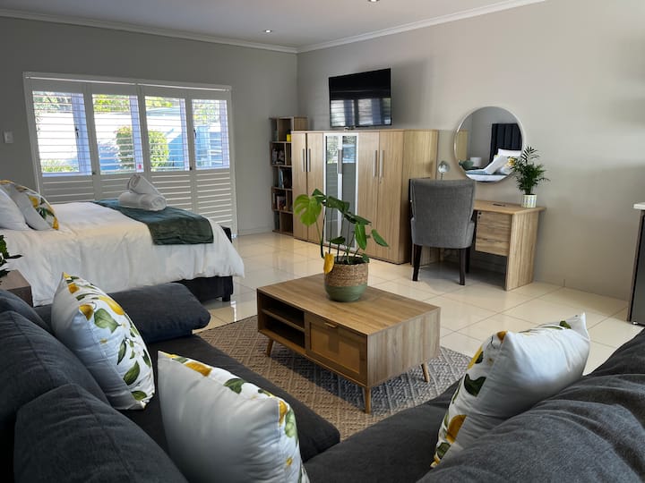Lemon Tree Garden Cottage - Port Elizabeth