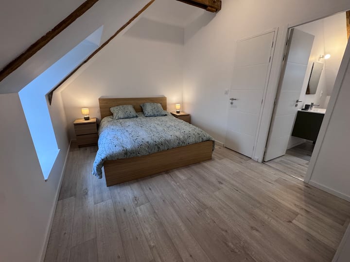 Veľká izba na 2. poschodí domu.