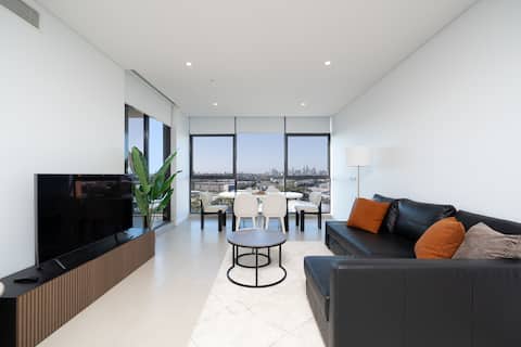 Top performing Airbnb: Skyline Views 2B2B Fast Airport & City Access in Mascot