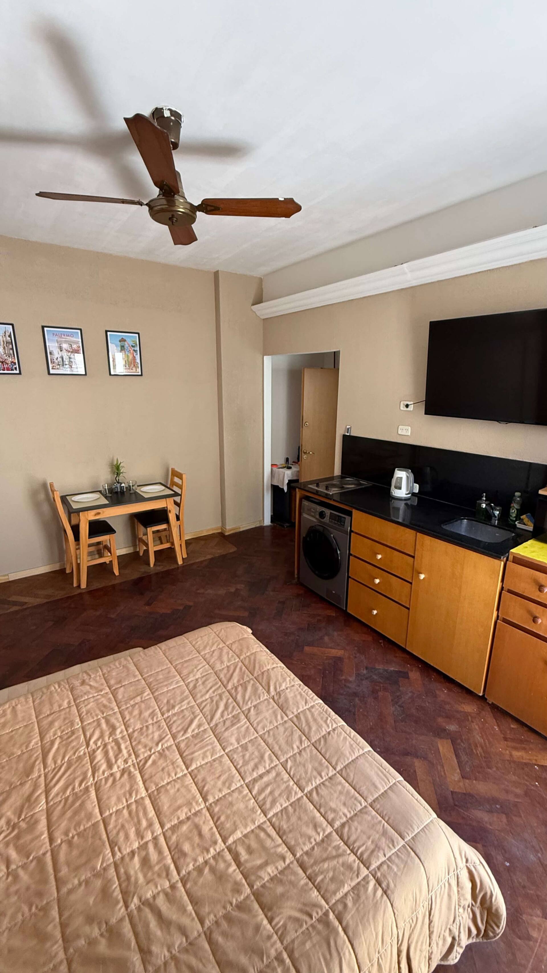 Modern studio apartment in Monserrat