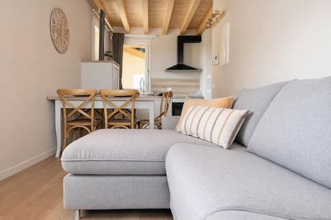 Airbnb con migliori performance: Antica corte - superior apartment with lake view a Manerba Del Garda