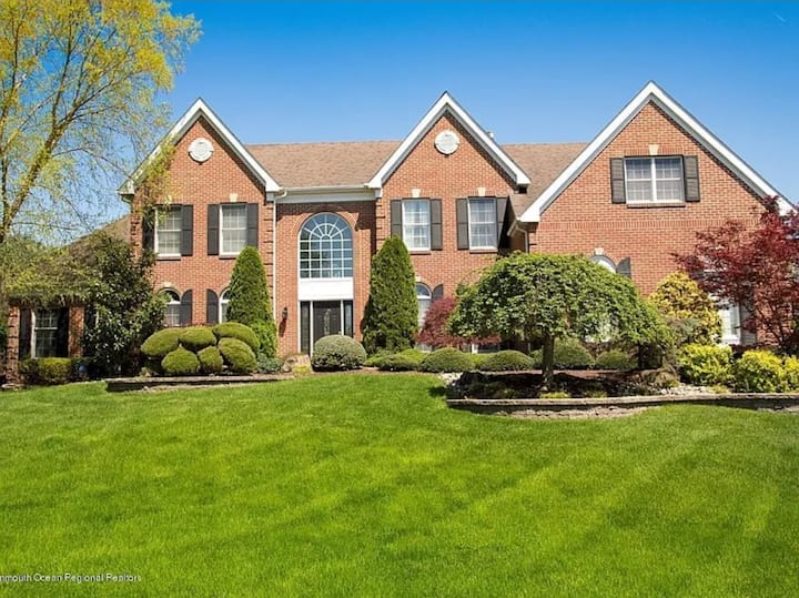 Central Jersey Oasis. Close To All Transportation. - Freehold Township, NJ