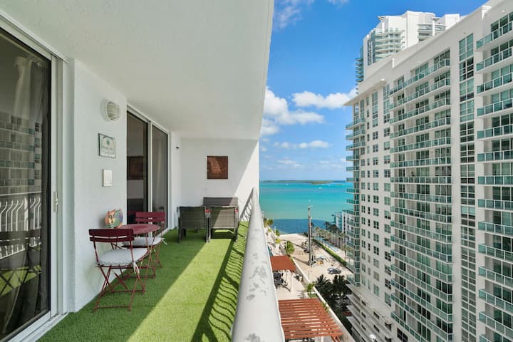Modern Condo In Brickell Bay | City View - Miami, FL