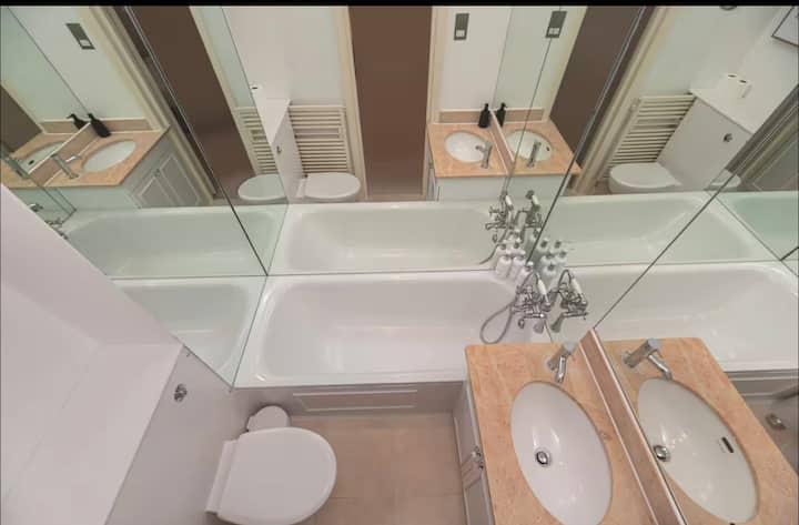 The Apartment, photo 16
