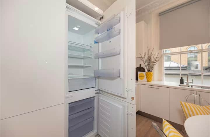 The Apartment, photo 12