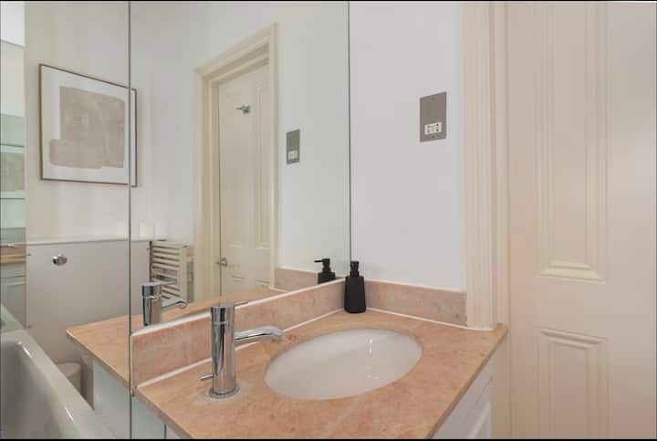 The Apartment, photo 21