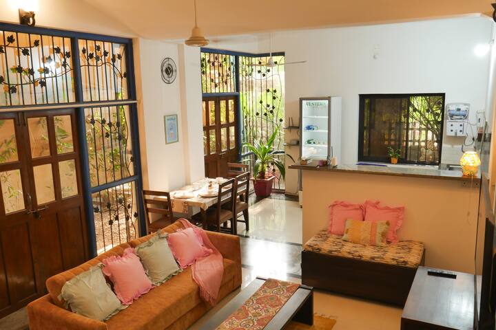 Living room image 7