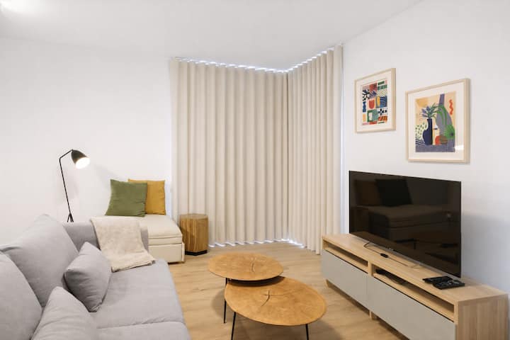 2br Boutique W Free Parking/ Balcony/ Lift/ Ac - Póvoa de Santa Iria
