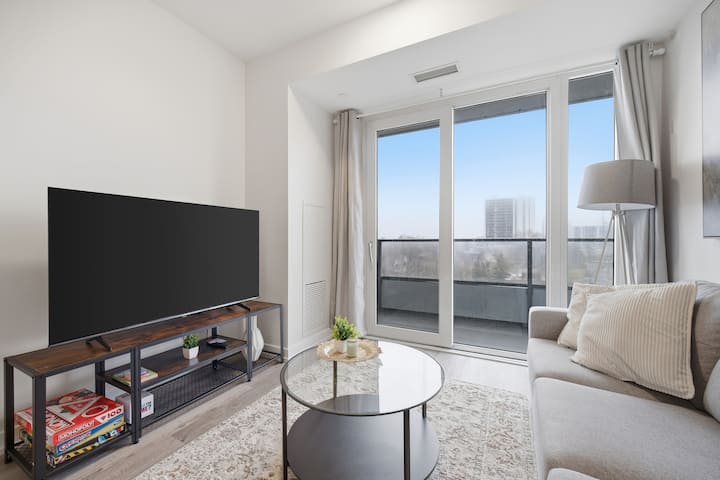 Contemporary Condo In Dtk | Gym, Pool, & More - Kitchener