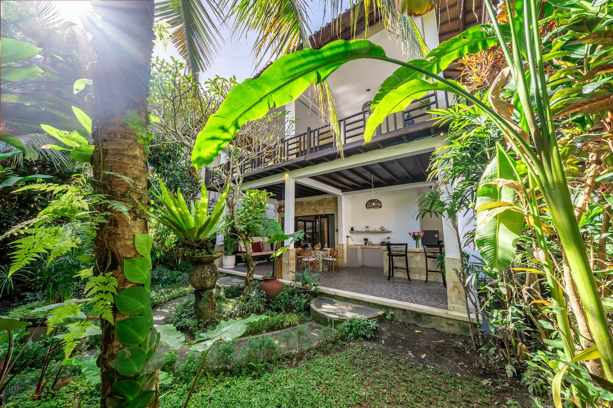 Villa in Kecamatan Ubud · 1 bedroom · 1 bed · 1 private bath, Airbnb-Vergleich