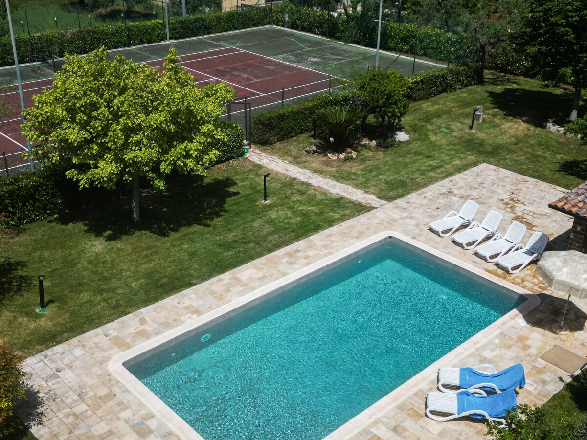 La Dolcevita — 9