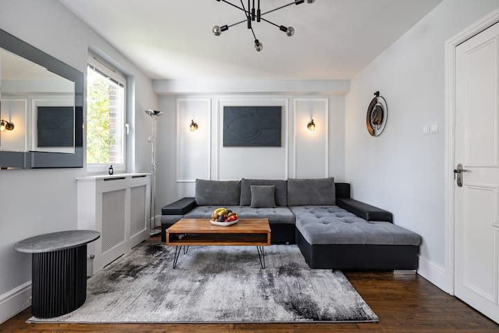Authentic Duplex Apt + Private Parking In Chelsea - Brentford