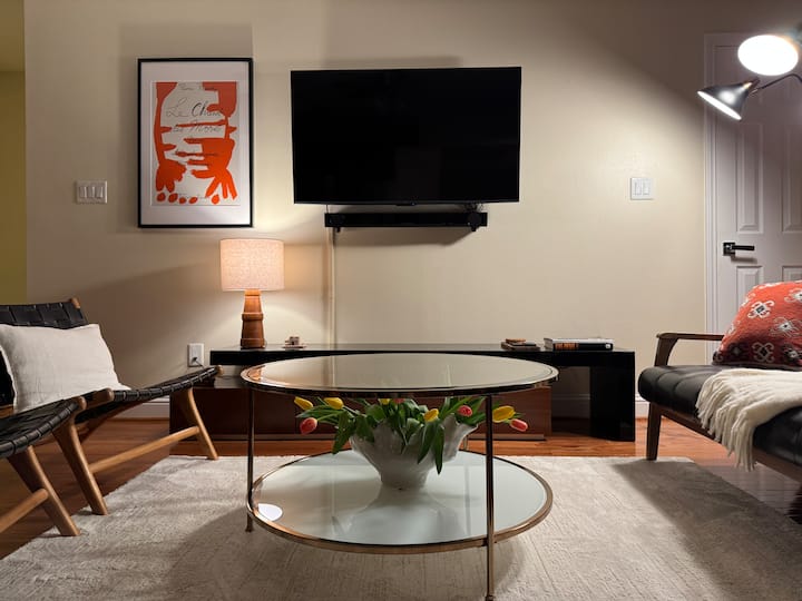 Niche | Modern Montrose Studio W/ Downtown View - Houston