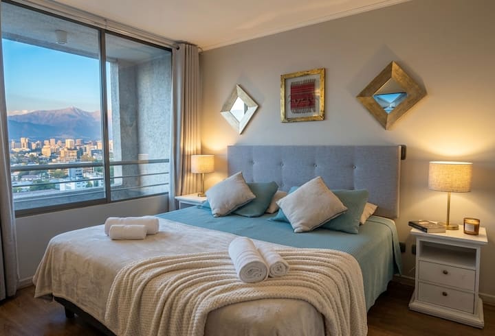 Providencia · Metro Manuel Montt- Pool And Views - Cordillera