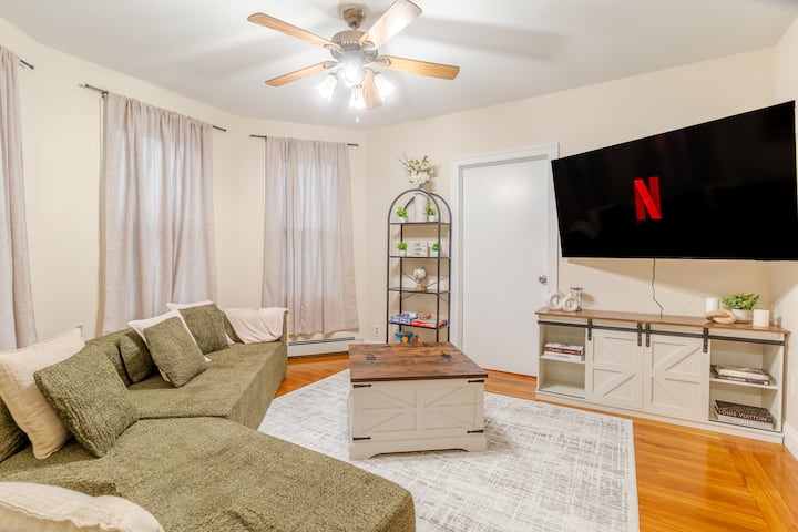 Stylish Modern 5br Home W/ Private Balcony - 莫爾登