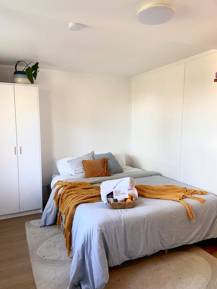 The Nook — Central Taupo Private Entry Bedroom - 陶波