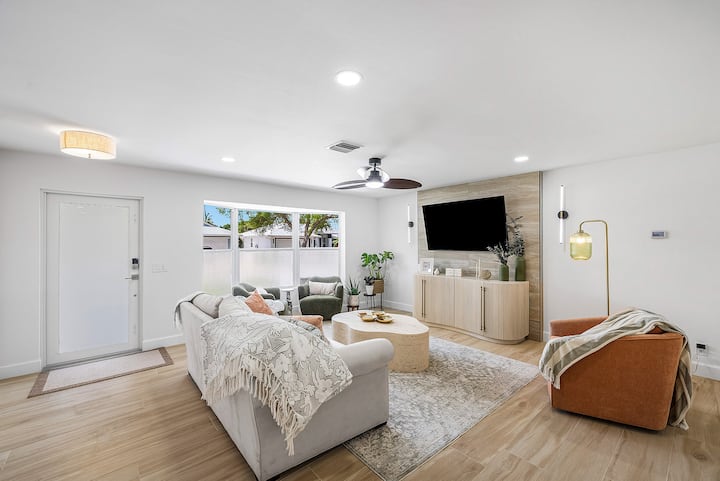 Elegant Coastal Retreat | Boynton Beach + Delray - Boynton Beach, FL
