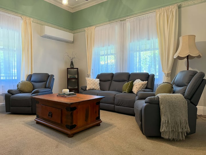 Large Extremely Loved Family Home - Corryong