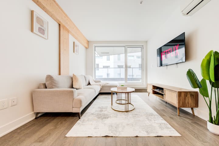 Spacious 2 Br Montreal Stay | Near Old Port - Montreal