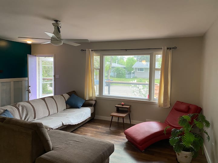 Augustana Neighbourhood Home - 卡姆羅斯
