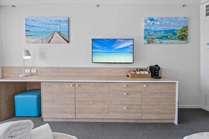 Ocean View Studio • Steps To Beach • Sleeps 4 - Gold Coast