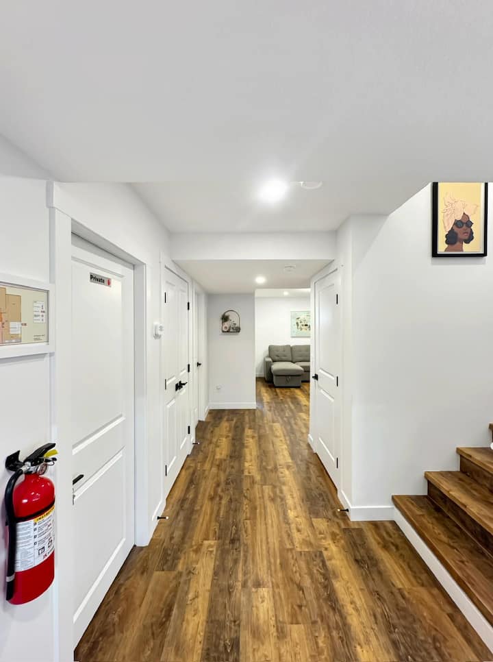 Luxury Suite | Private Entry + Full Kitchen - Cochrane