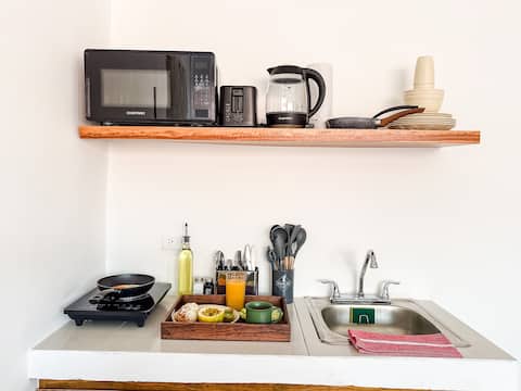 Top performing Airbnb: 10 min to beach - Central Studio Tropical Garden in Supermanzana 6