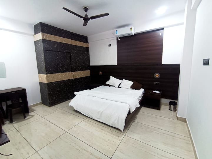 3 Ac Rooms Available - Lucknow