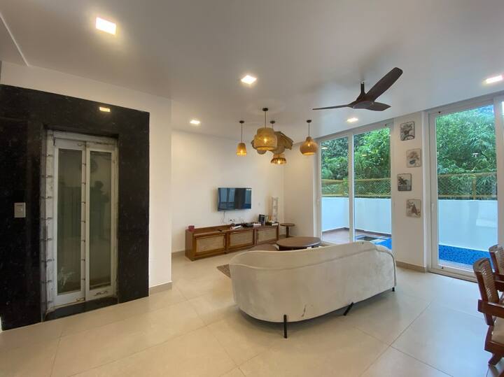 Living room image 7