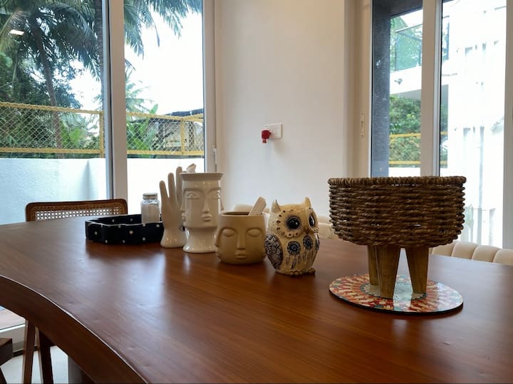 Dining area image 2