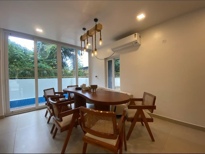 Dining area image 1