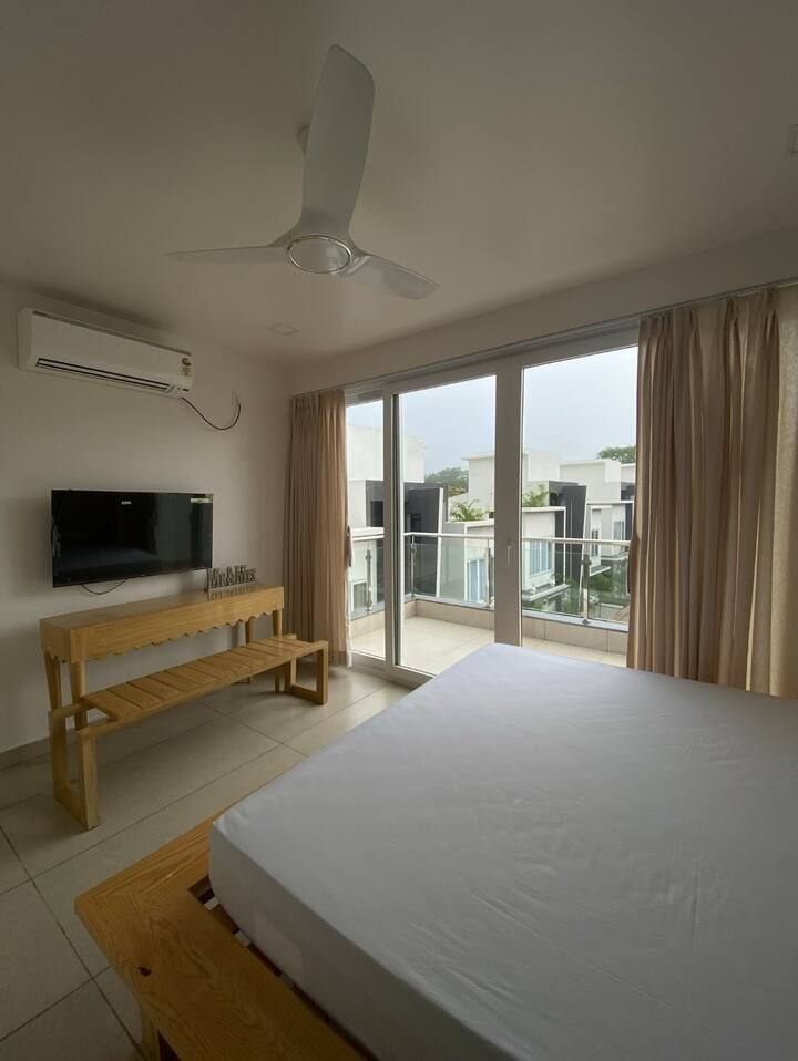 Bedroom 1 image 2