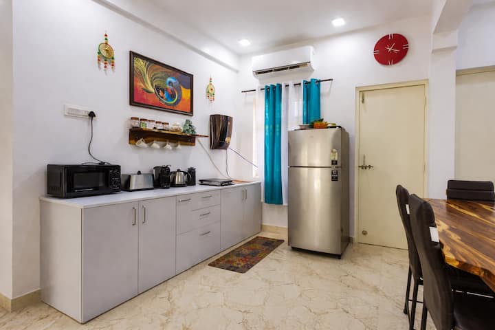 Kitchenette image 2