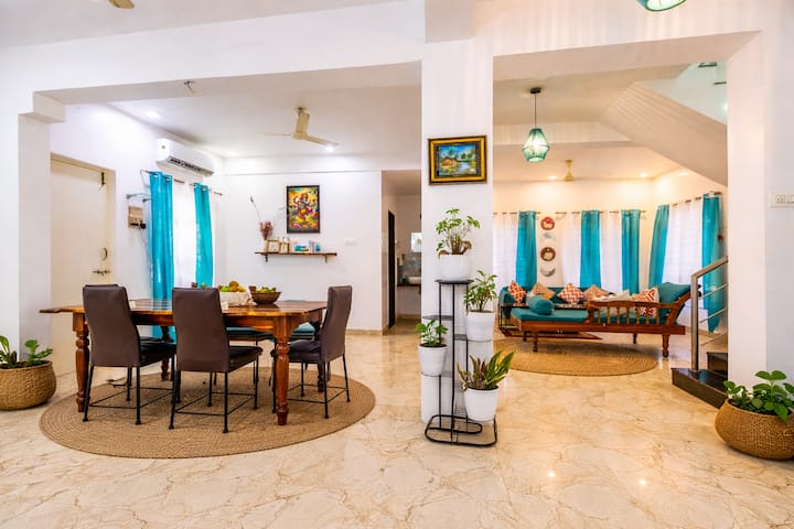Dining area image 1