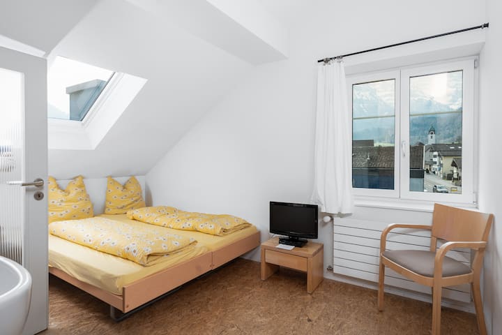 King Room With Mountain View Near Glarus | Parking - Kanton Glarus